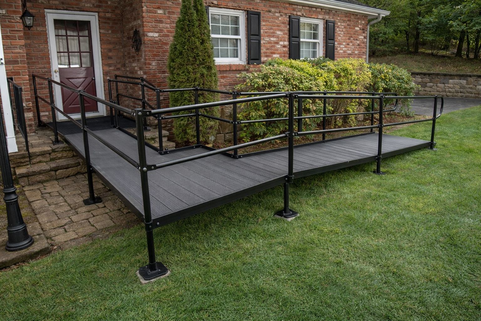 Modular ramp system for temporary or rental use